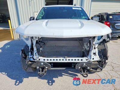Piąte zdjęcie samochodu w środku: 2026 CHEVROLET SILVERADO K1500 RST VIN:1GCUKEED8TZ216683 - miniatura