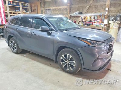 Czwarte zdjęcie samochodu z boku: 2021 TOYOTA HIGHLANDER XLE VIN:5TDGZRBH2MS526256 - miniatura