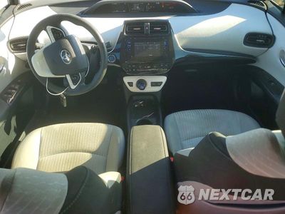 Zdjęcie 8 z 12 samochodu: 2017 TOYOTA PRIUS TWO VIN:JTDKBRFU5H3547972 - miniatura
