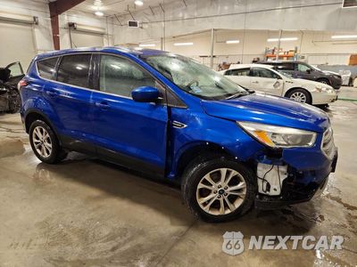 Czwarte zdjęcie samochodu z boku: 2017 FORD ESCAPE SE VIN:1FMCU9GD8HUC66896 - miniatura