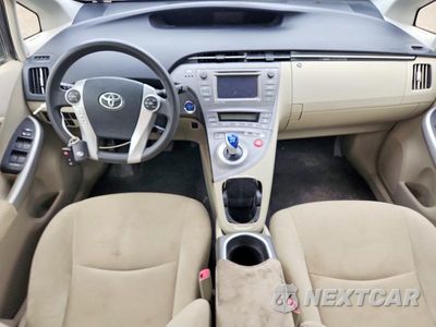 Zdjęcie 8 z 13 samochodu: 2013 TOYOTA PRIUS THREE VIN:JTDKN3DU4D5566891 - miniatura