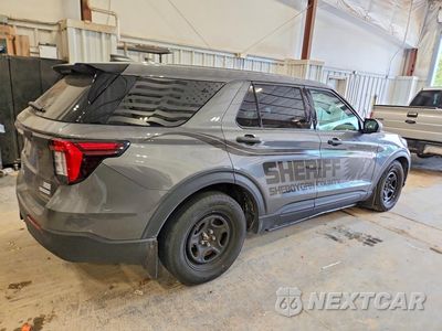 Trzecie zdjęcie samochodu z tyłu: 2026 FORD EXPLORER POLICE INTERCEPTOR VIN:1FM5K8AC7TGA62879 - miniatura