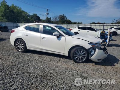 Czwarte zdjęcie samochodu z boku: 2017 MAZDA 3 GRAND TOURING VIN:3MZBN1W36HM147821 - miniatura