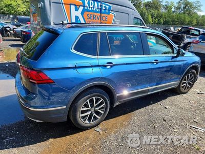 Trzecie zdjęcie samochodu z tyłu: 2020 VOLKSWAGEN TIGUAN SE VIN:3VV3B7AX3LM037980 - miniatura