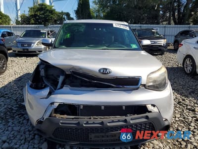 Piąte zdjęcie samochodu w środku: 2016 KIA SOUL BASE VIN:KNDJN2A24G7841287 - miniatura