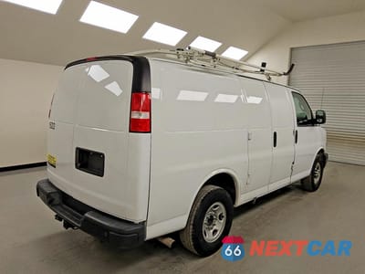 Trzecie zdjęcie samochodu z tyłu: 2022 CHEVROLET EXPRESS G2500 VIN:1GCWGAFP0N1139742 - miniatura