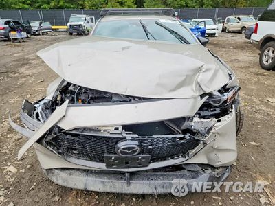 Piąte zdjęcie samochodu w środku: 2025 MAZDA 3 PREMIUM VIN:JM1BPAMM3S1783397 - miniatura