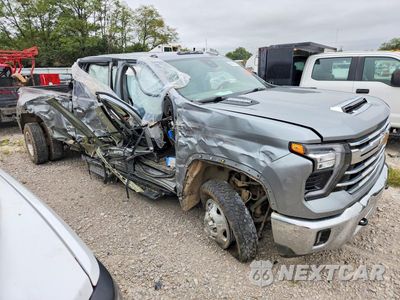 Czwarte zdjęcie samochodu z boku: 2024 CHEVROLET SILVERADO K3500 LTZ VIN:1GC4YUEY8RF153736 - miniatura