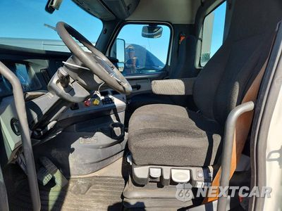 Zdjęcie 7 z 13 samochodu: 2020 FREIGHTLINER CASCADIA 116 SEMI TRUCK VIN:1FUBHTDV2LLLX7482 - miniatura