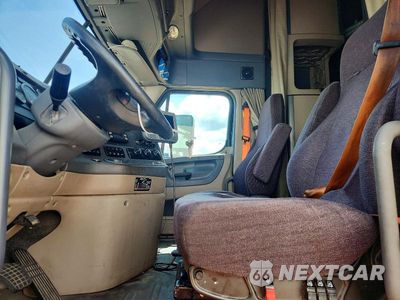 Zdjęcie 7 z 14 samochodu: 2018 FREIGHTLINER CASCADIA 125 SEMI TRUCK VIN:3AKJGLDR6JDJK3975 - miniatura