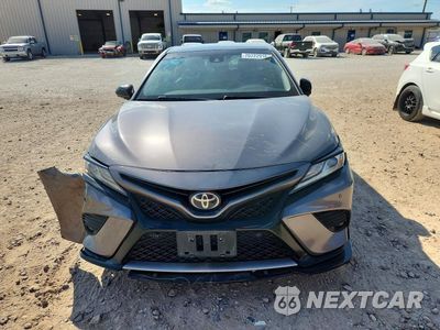 Piąte zdjęcie samochodu w środku: 2018 TOYOTA CAMRY XSE VIN:4T1B61HK1JU072995 - miniatura