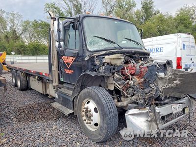Czwarte zdjęcie samochodu z boku: 2013 FREIGHTLINER BUSINESS CLASS M2 FLATBED TRUCK VIN:1FVHCYBS9DHFA3026 - miniatura