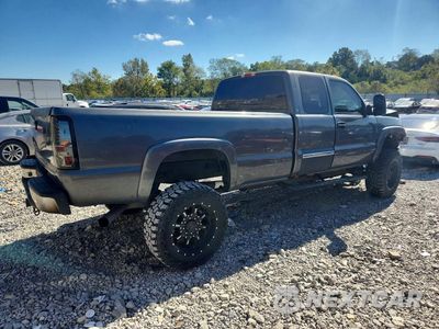 Trzecie zdjęcie samochodu z tyłu: 2001 CHEVROLET SILVERADO K2500 HEAVY DUTY VIN:1GCHK29UX1E216909 - miniatura