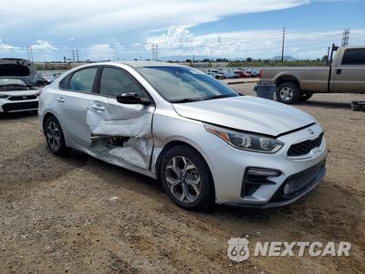 Czwarte zdjęcie samochodu z boku: 2019 KIA FORTE LXS VIN:3KPF24AD0KE113177 - miniatura