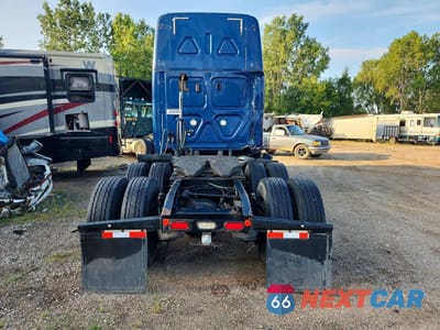 Zdjęcie 6 z 14 samochodu: 2018 FREIGHTLINER CASCADIA 126 SEMI TRUCK VIN:3AKJHHDRXJSJY3618 - miniatura