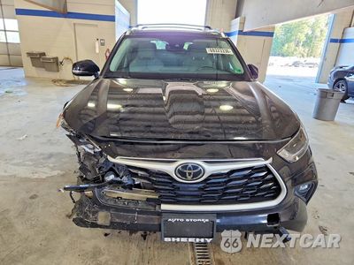 Piąte zdjęcie samochodu w środku: 2021 TOYOTA HIGHLANDER XLE VIN:5TDHZRBHXMS539518 - miniatura