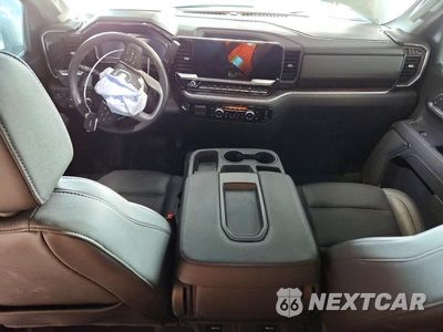 Zdjęcie 8 z 12 samochodu: 2025 GMC SIERRA K1500 SLT VIN:3GTUUDE83SG231601 - miniatura