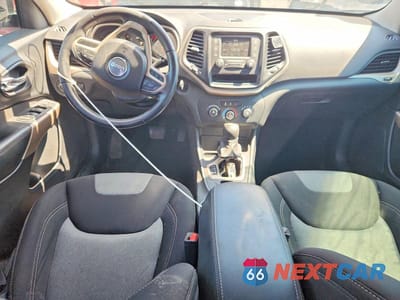 Zdjęcie 8 z 13 samochodu: 2017 JEEP CHEROKEE SPORT VIN:1C4PJLAB3HW666971 - miniatura