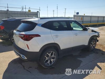 Trzecie zdjęcie samochodu z tyłu: 2022 KIA SELTOS EX VIN:KNDERCAA0N7246128 - miniatura