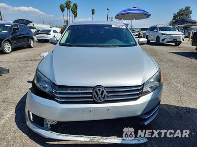 Piąte zdjęcie samochodu w środku: 2014 VOLKSWAGEN PASSAT S VIN:1VWAT7A33EC027290 - miniatura