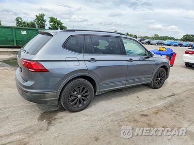 Trzecie zdjęcie samochodu z tyłu: 2019 VOLKSWAGEN TIGUAN S VIN:3VV1B7AX1KM142992 - miniatura