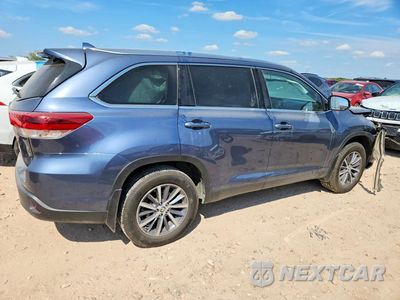 Trzecie zdjęcie samochodu z tyłu: 2019 TOYOTA HIGHLANDER XLE VIN:5TDJZRFH9KS735474 - miniatura