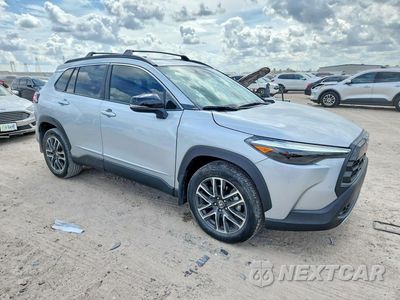 Czwarte zdjęcie samochodu z boku: 2026 TOYOTA COROLLA CROSS XLE VIN:7MUDAAAG1TV181133 - miniatura