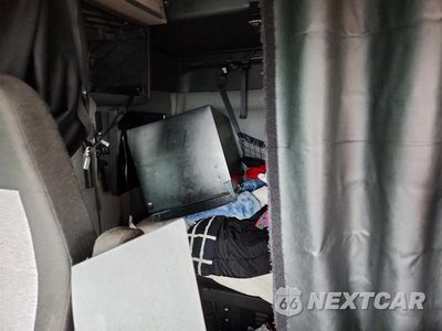 Zdjęcie 10 z 13 samochodu: 2022 FREIGHTLINER CASCADIA 126 SEMI TRUCK VIN:3AKJHHDR1NSNN8723 - miniatura