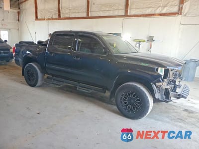 Czwarte zdjęcie samochodu z boku: 2017 TOYOTA TACOMA SR V6 VIN:3TMCZ5AN7HM113835 - miniatura