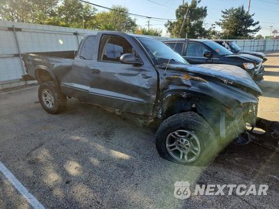 Czwarte zdjęcie samochodu z boku: 2004 DODGE DAKOTA SXT VIN:1D7HG12K14S662768 - miniatura