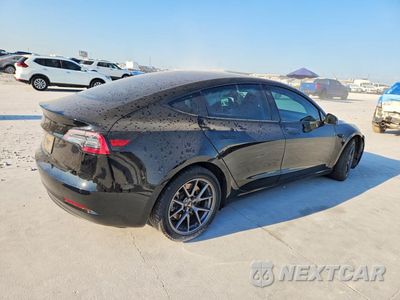 Trzecie zdjęcie samochodu z tyłu: 2021 TESLA MODEL 3 VIN:5YJ3E1EB0MF862771 - miniatura