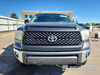 Piąte zdjęcie samochodu w środku: 2017 TOYOTA TUNDRA SR5 VIN:5TFDW5F18HX669276 - miniatura
