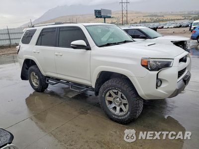 Czwarte zdjęcie samochodu z boku: 2016 TOYOTA 4RUNNER TRAIL PREMIUM VIN:JTEBU5JR3G5366597 - miniatura