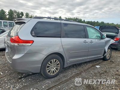 Trzecie zdjęcie samochodu z tyłu: 2013 TOYOTA SIENNA XLE 8-PASSENGER VIN:5TDYK3DC5DS372701 - miniatura