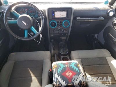 Zdjęcie 8 z 13 samochodu: 2010 JEEP WRANGLER UNLIMITED SAHARA VIN:1J4BA5H10AL123470 - miniatura