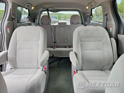 Zdjęcie 10 z 14 samochodu: 2017 TOYOTA SIENNA LE VIN:5TDJZ3DC9HS179762 - miniatura