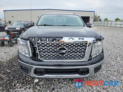 Piąte zdjęcie samochodu w środku: 2018 NISSAN TITAN SV VIN:1N6AA1E50JN549226 - miniatura