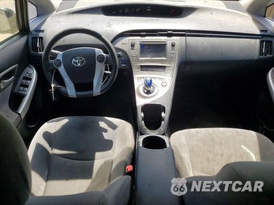 Zdjęcie 8 z 13 samochodu: 2012 TOYOTA PRIUS THREE VIN:JTDKN3DU1C1511823 - miniatura