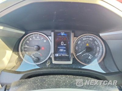 Zdjęcie 9 z 13 samochodu: 2018 TOYOTA TACOMA SR5 V6 VIN:3TMAZ5CN1JM072810 - miniatura