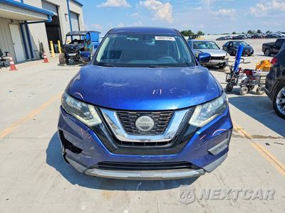 Piąte zdjęcie samochodu w środku: 2018 NISSAN ROGUE S VIN:5N1AT2MT1JC733357 - miniatura