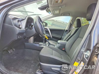 Zdjęcie 7 z 13 samochodu: 2018 TOYOTA RAV4 LE VIN:JTMZFREV6JJ736158 - miniatura