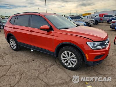 Czwarte zdjęcie samochodu z boku: 2019 VOLKSWAGEN TIGUAN S VIN:3VV0B7AXXKM081198 - miniatura