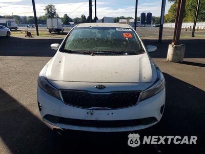 Piąte zdjęcie samochodu w środku: 2017 KIA FORTE LX VIN:3KPFK4A73HE085281 - miniatura