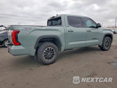 Trzecie zdjęcie samochodu z tyłu: 2022 TOYOTA TUNDRA SR5 VIN:5TFLA5DB4NX045685 - miniatura