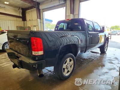 Trzecie zdjęcie samochodu z tyłu: 2013 GMC SIERRA K2500 DENALI VIN:1GT125E84DF127850 - miniatura