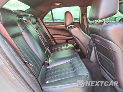 Zdjęcie 10 z 12 samochodu: 2019 CHRYSLER 300 S VIN:2C3CCABG6KH679019 - miniatura