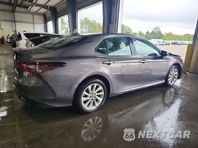 Trzecie zdjęcie samochodu z tyłu: 2022 TOYOTA CAMRY LE VIN:4T1C11AK1NU667686 - miniatura