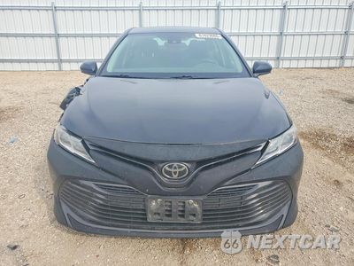 Piąte zdjęcie samochodu w środku: 2019 TOYOTA CAMRY LE VIN:4T1B11HK1KU257631 - miniatura