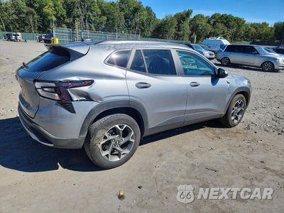 Trzecie zdjęcie samochodu z tyłu: 2026 CHEVROLET TRAX 1LT VIN:KL77LHEPXTC130426 - miniatura
