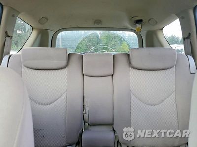 Zdjęcie 10 z 14 samochodu: 2006 TOYOTA RAV4 LIMITED VIN:JTMBD31V366011900 - miniatura